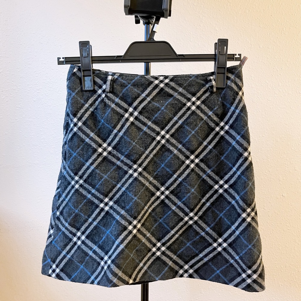 Burberry classical wool plaid skirt size 36 good condition